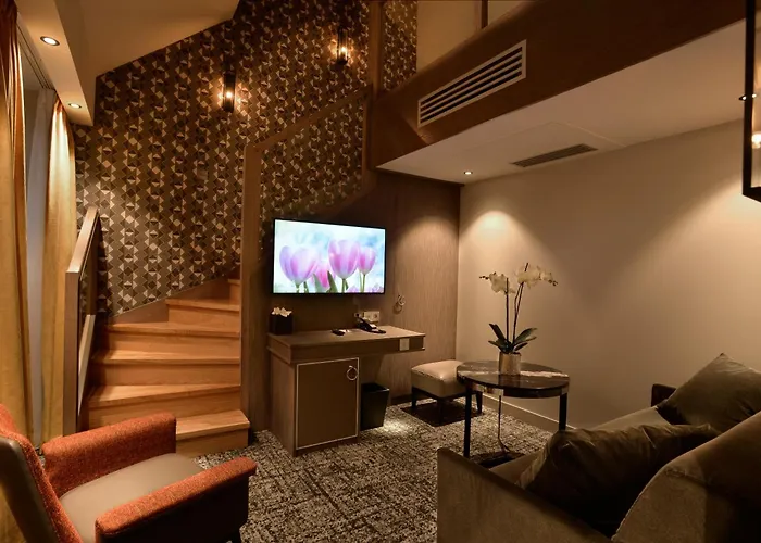 La Lanterne & By Timhotel Hotel 4*