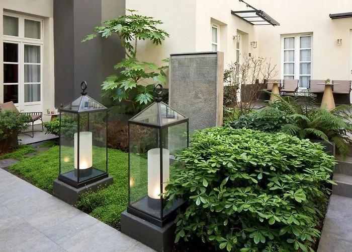 La Lanterne & By Timhotel 4*