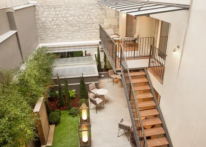 La Lanterne & By Timhotel