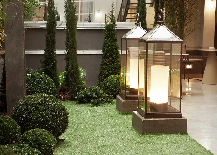La Lanterne & By Timhotel 4*