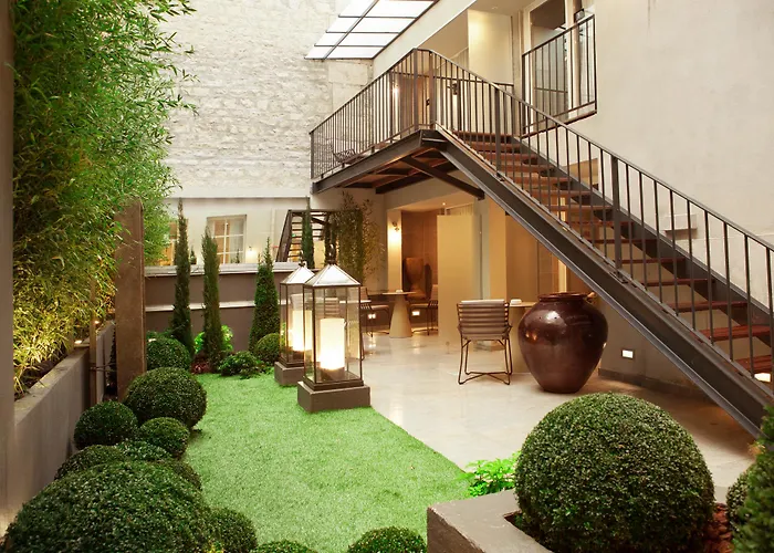 La Lanterne & By Timhotel