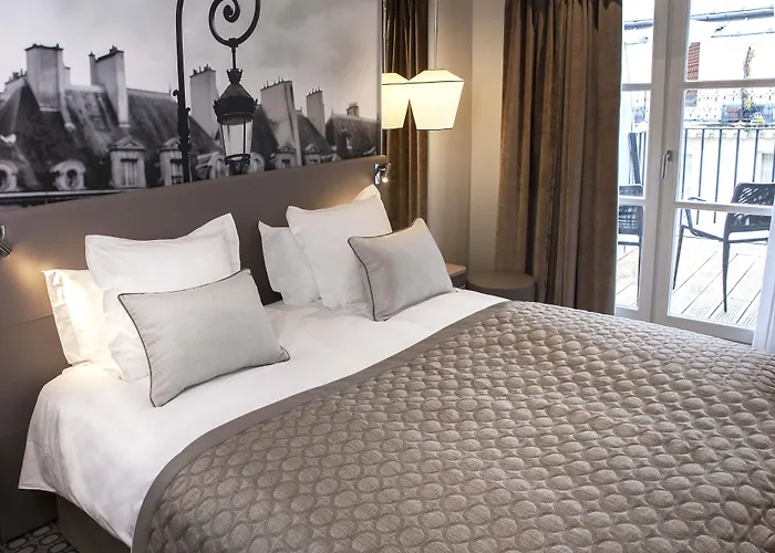 La Lanterne & By Timhotel