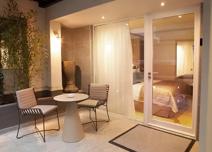 La Lanterne & By Timhotel 4*