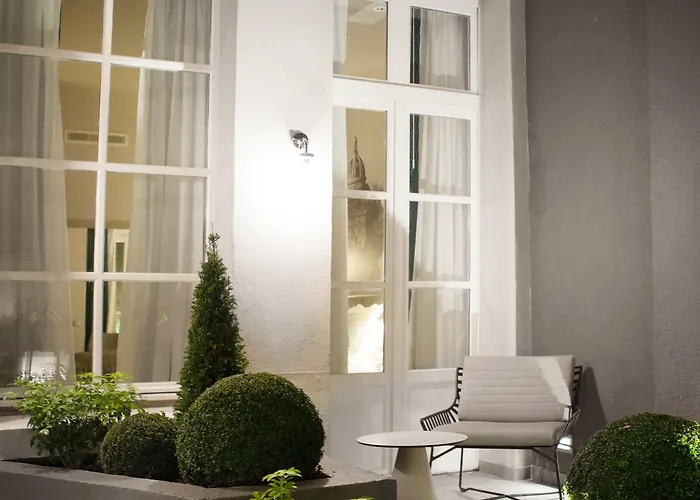 La Lanterne & By Timhotel Paris