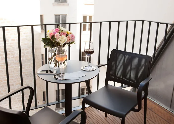 Hotel La Lanterne & By Timhotel