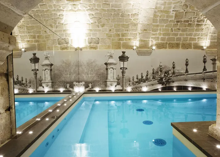 Hotel La Lanterne & By Timhotel 4*