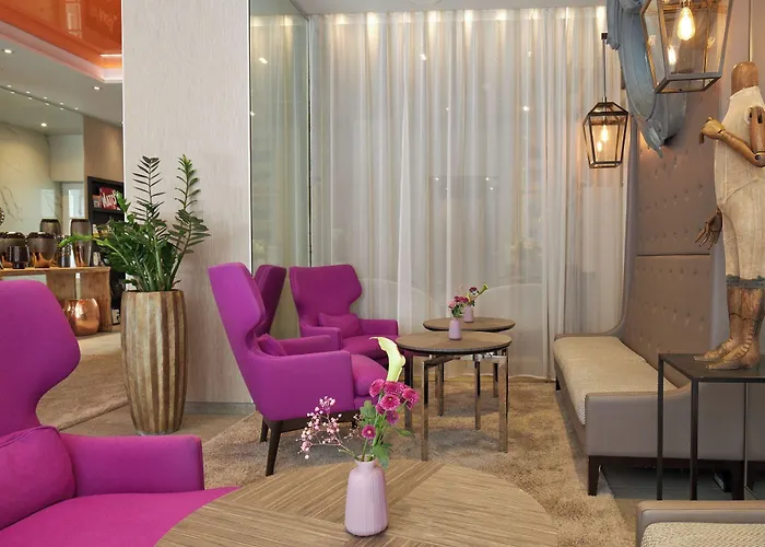 La Lanterne & By Timhotel 4*