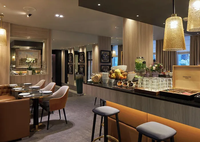 La Lanterne & By Timhotel