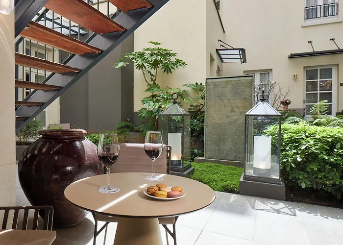 La Lanterne & By Timhotel