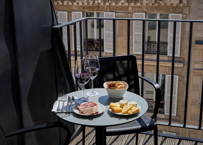 La Lanterne & By Timhotel Hotel