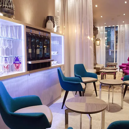 La Lanterne & By Timhotel