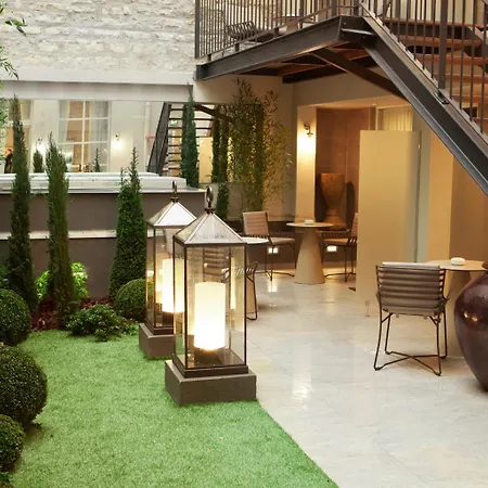 Отель La Lanterne & By Timhotel 4*