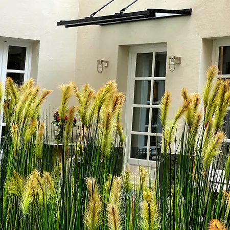 La Lanterne & By Timhotel Hotel
