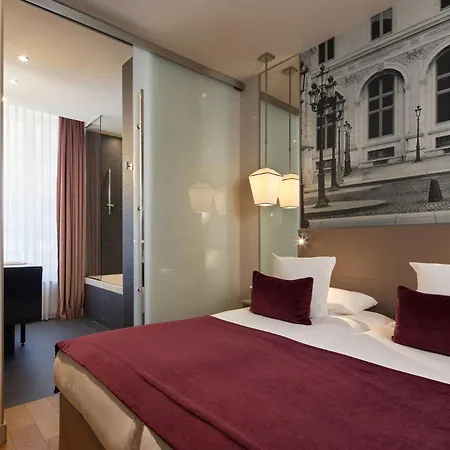 La Lanterne & By Timhotel 4*