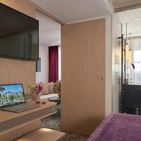 La Lanterne & By Timhotel 4*