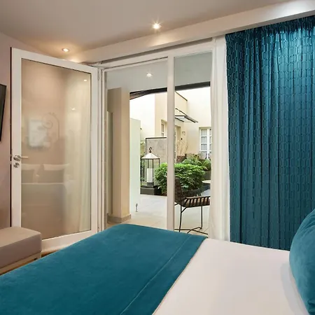 Hotel La Lanterne & By Timhotel 4*