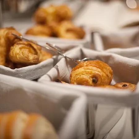 La Lanterne & By Timhotel Hotel Paris