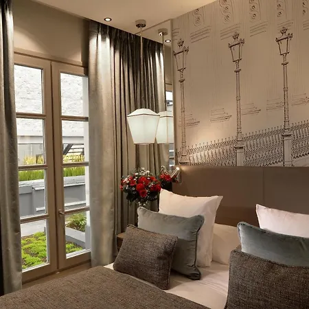 Hotel La Lanterne & By Timhotel Paris