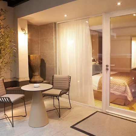 La Lanterne & By Timhotel 4*