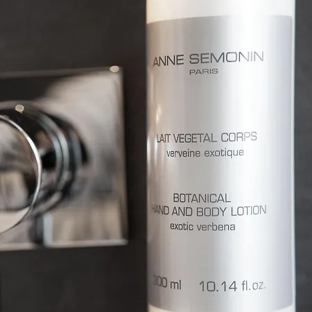 Hotel La Lanterne & By Timhotel 4*