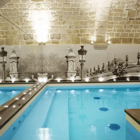 Hotel La Lanterne & By Timhotel 4*