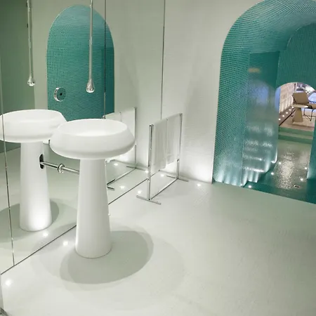 La Lanterne & By Timhotel