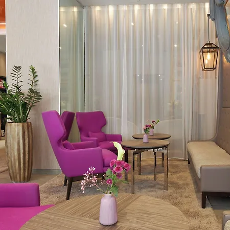 La Lanterne & By Timhotel 4*