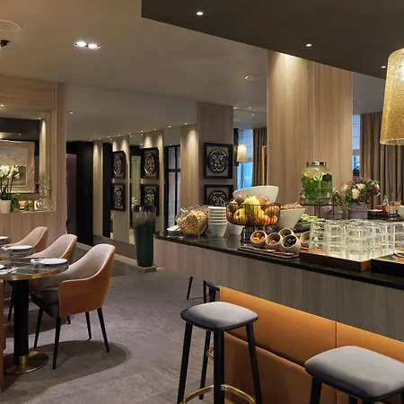 La Lanterne & By Timhotel