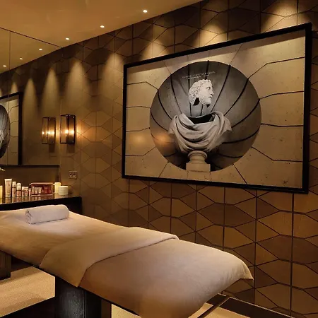 La Lanterne & By Timhotel