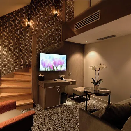 Hotell La Lanterne & By Timhotel Paris