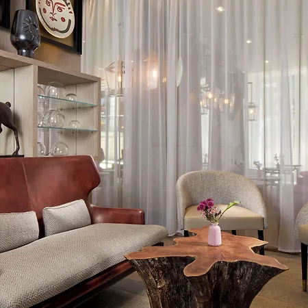 La Lanterne & By Timhotel Hotell 4*