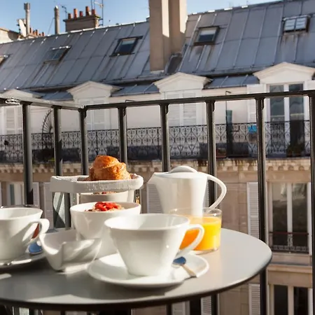 Hotel La Lanterne & By Timhotel 4*