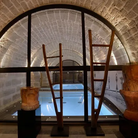 La Lanterne & By Timhotel Parijs