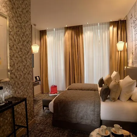 La Lanterne & By Timhotel Hotel