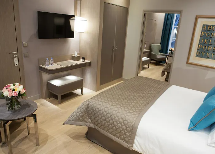 La Lanterne & By Timhotel 4* פריז