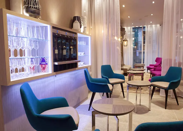 La Lanterne & By Timhotel