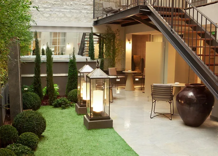 מלון La Lanterne & By Timhotel 4*