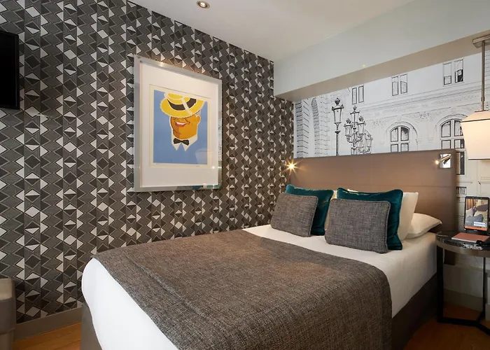 La Lanterne & By Timhotel פריז