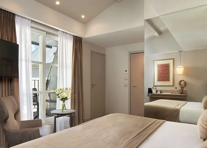 מלון La Lanterne & By Timhotel 4*