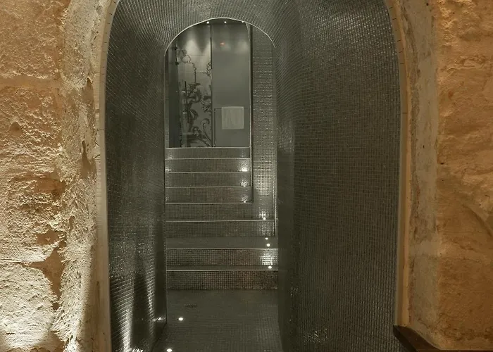 La Lanterne & By Timhotel מלון 4*