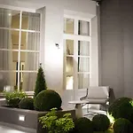 La Lanterne & By Timhotel פריז